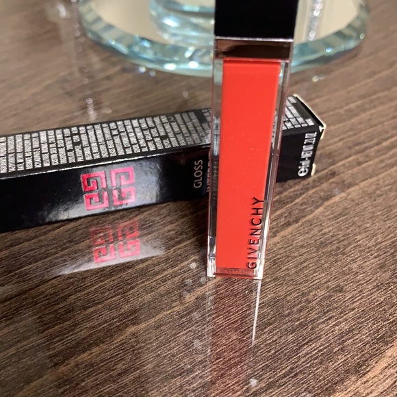 Givenchy Gloss Interdit Ultra Shiny Color Plumping - Picture 8 of 12